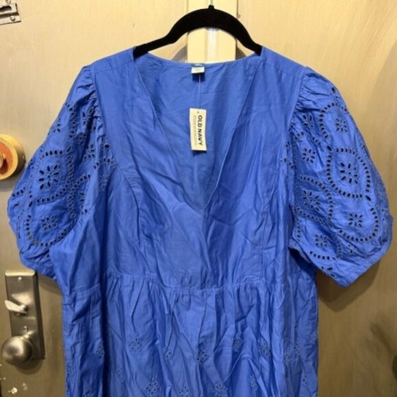 Retro V-Neck Eyelet Mini Dress with puff sleeves - Picture 9 of 16